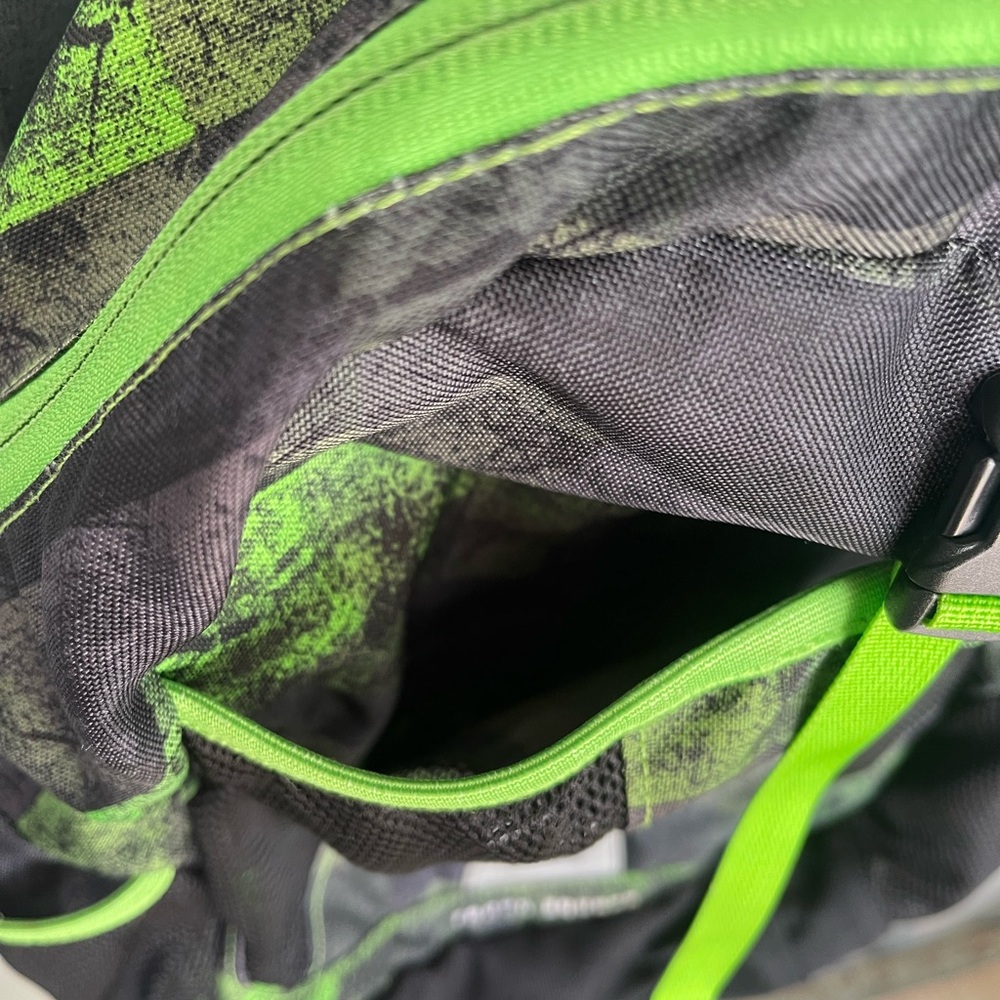 Northface Recon Squash Backpack - Picture 9 of 16